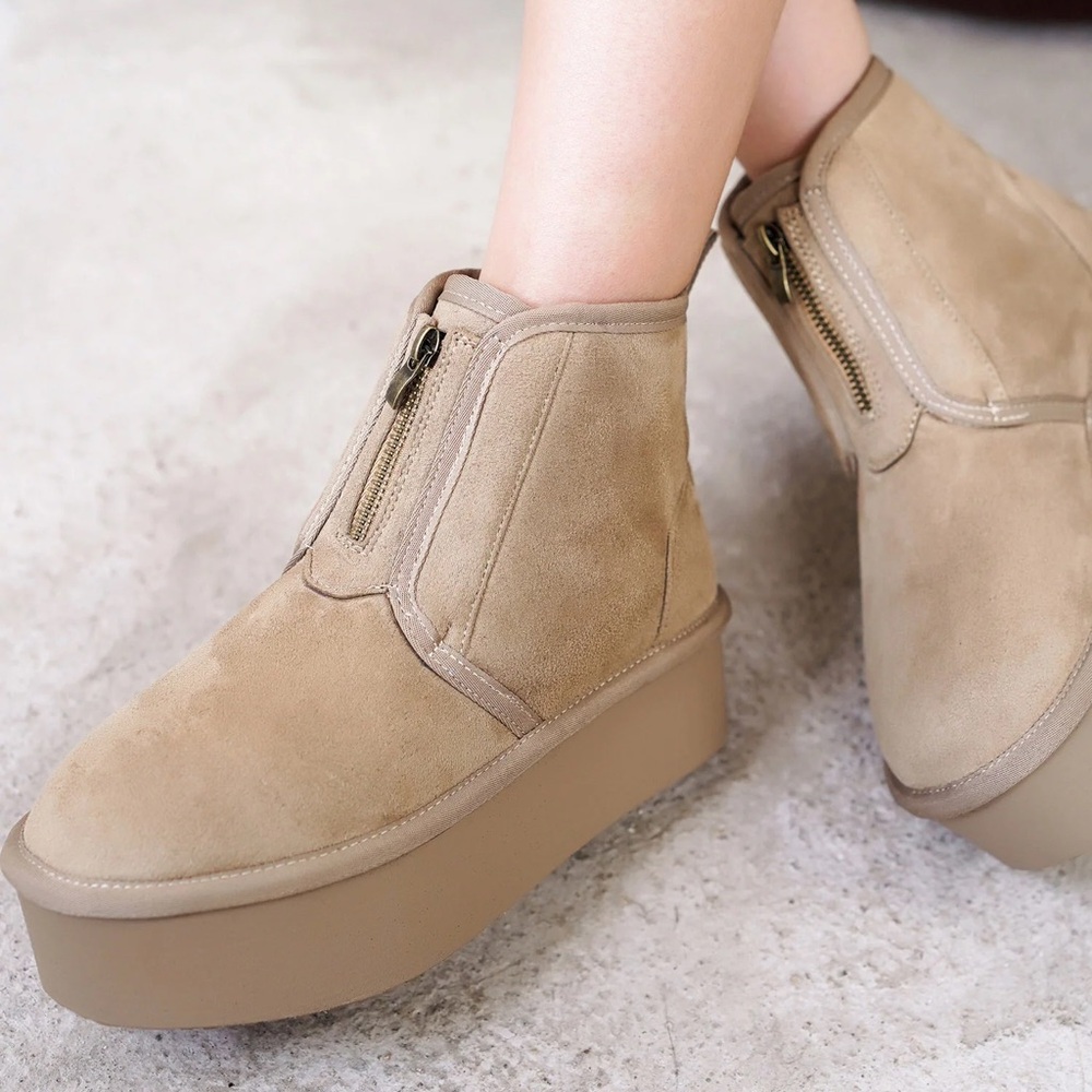 🆕🌿ROBBIN GIRL: “KHAKI” Zip It Up Platform Booties 8.5